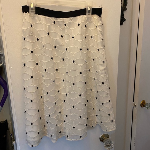 Daisy embroidery A-line skirt - Picture 1 of 3